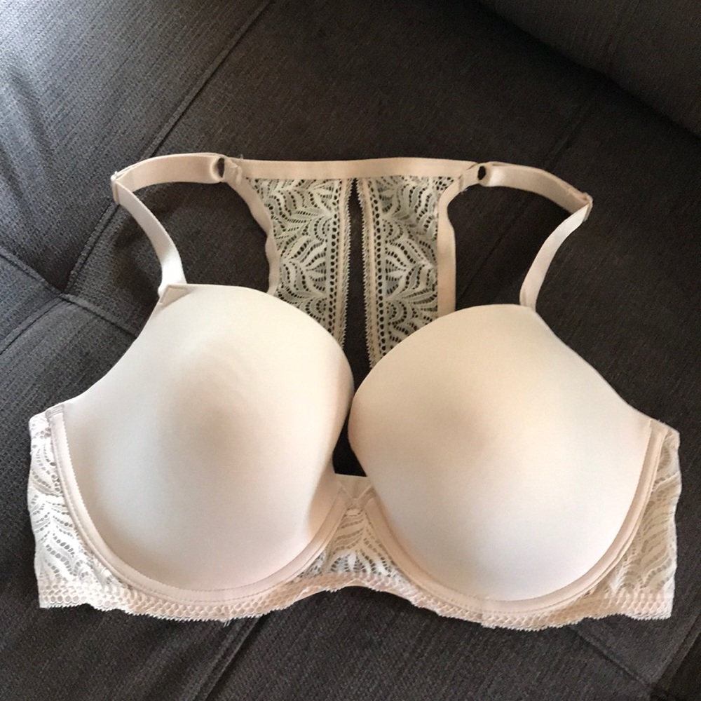 New Paramour pale pink/cream colored bra